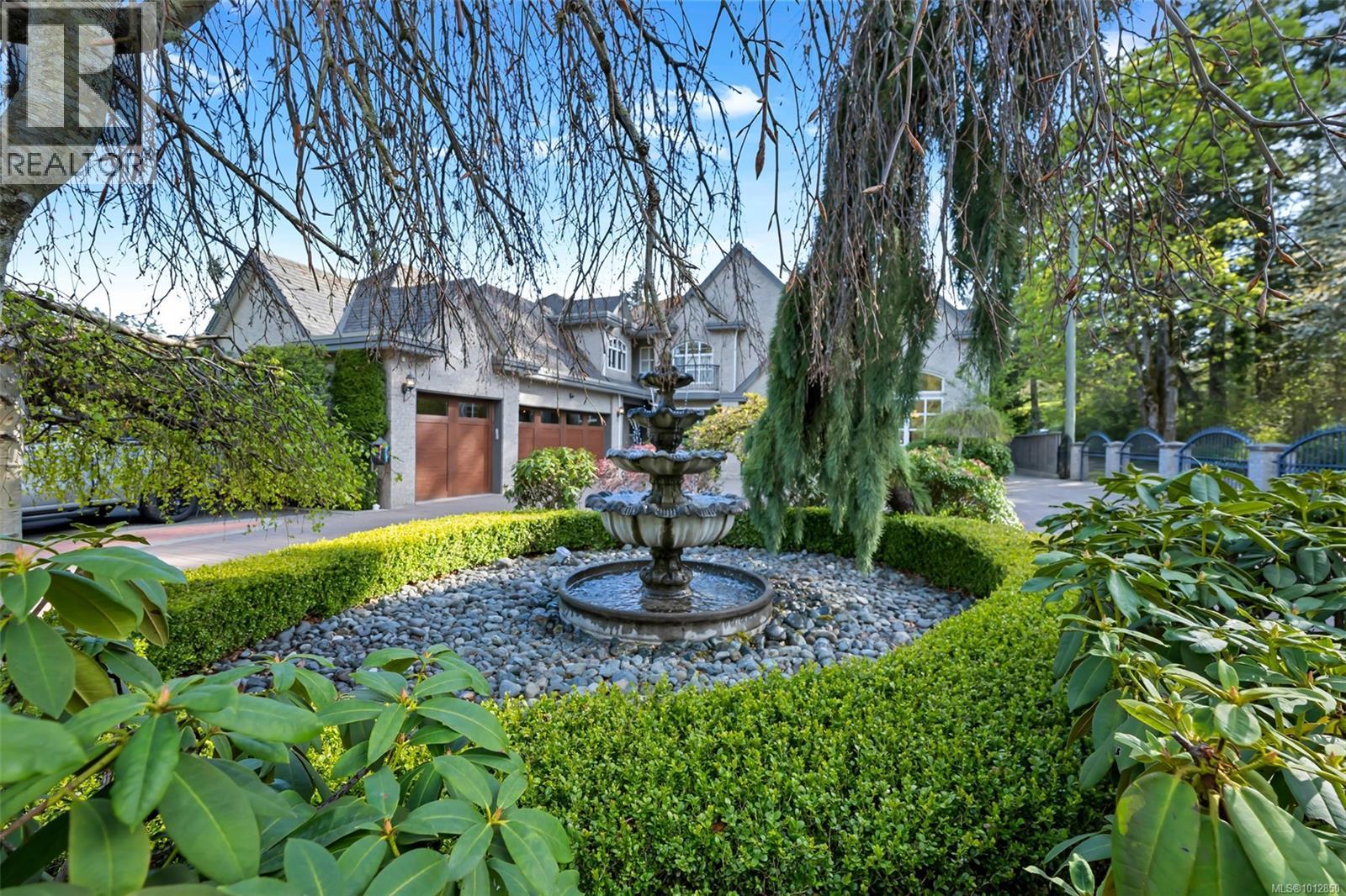 4668 Cordova Bay Rd, Saanich