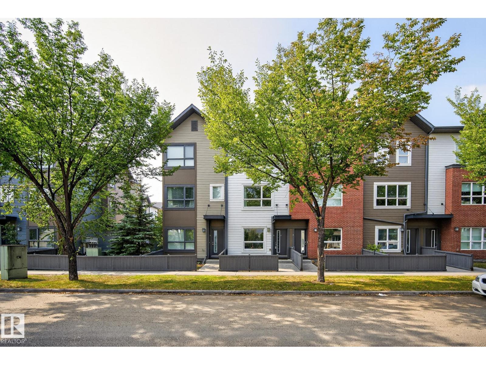 Photo 1 of 6 2560 Pegasus Bv Nw, Edmonton AB