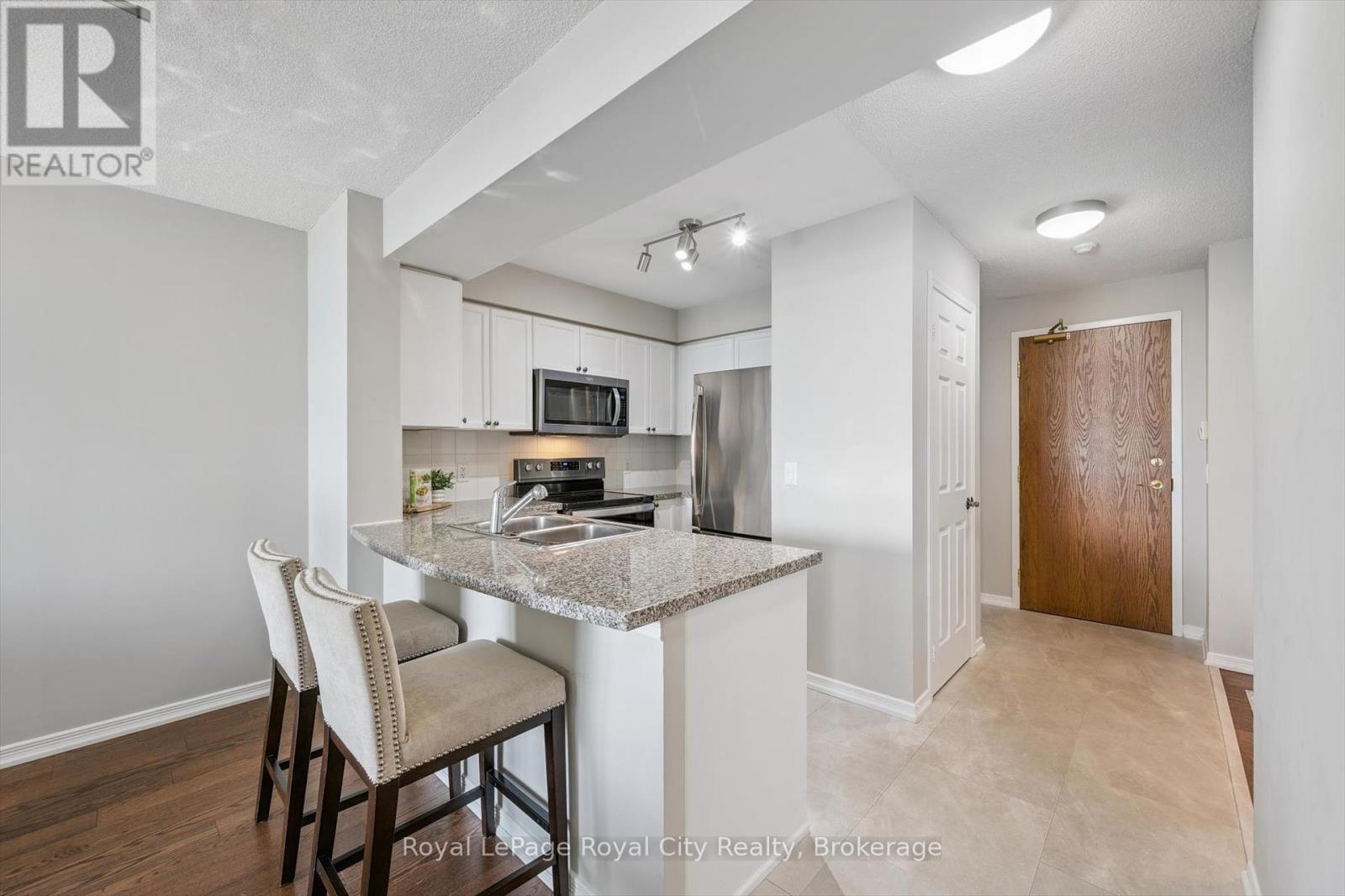 Photo 10 of 1710 4889 Kimbermount Avenue, Mississauga ON