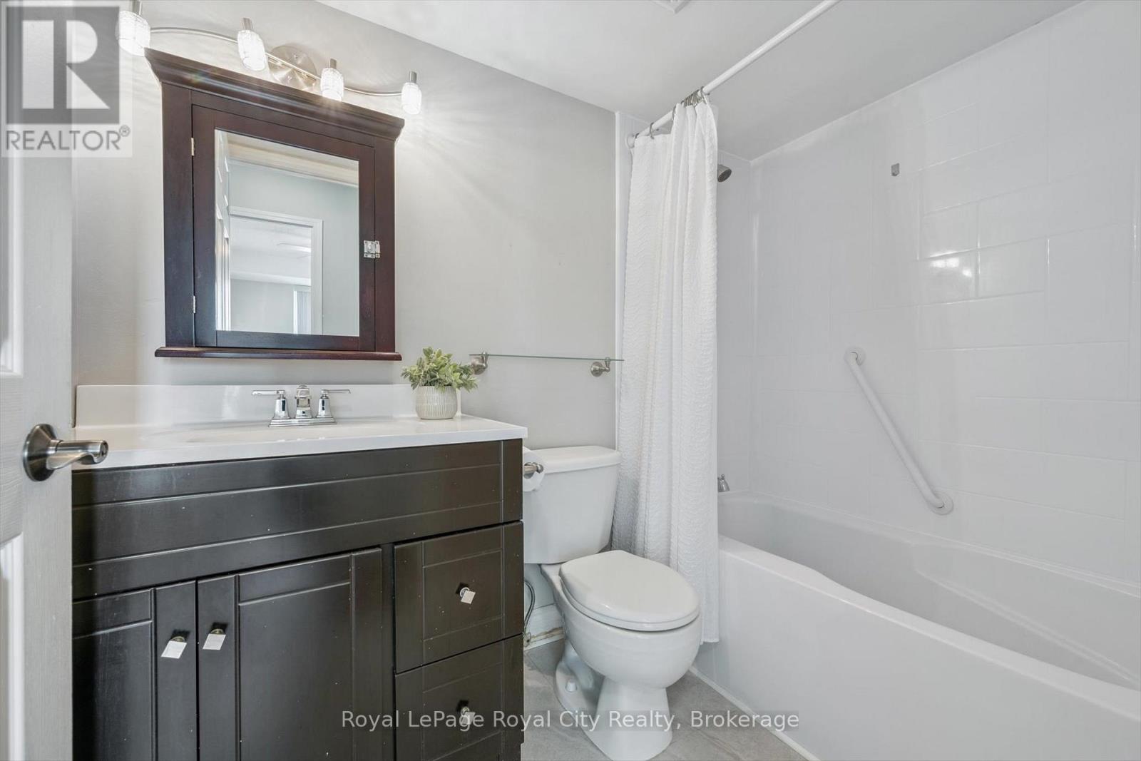 Photo 19 of 1710 4889 Kimbermount Avenue, Mississauga ON