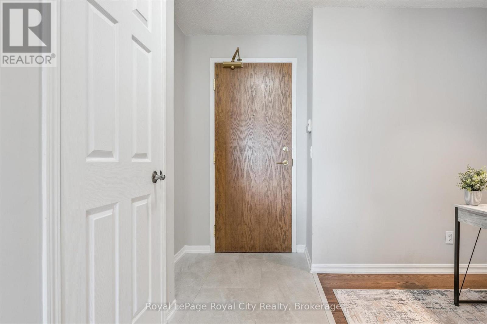 Photo 5 of 1710 4889 Kimbermount Avenue, Mississauga ON