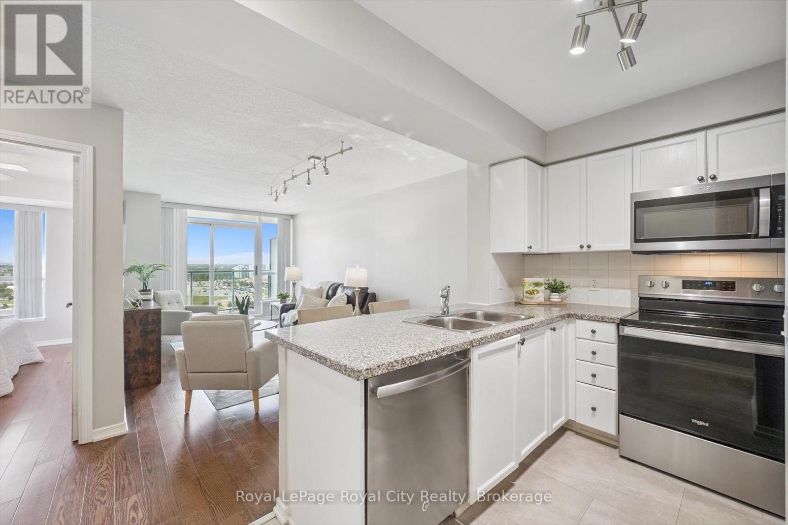 Photo 6 of 1710 4889 Kimbermount Avenue, Mississauga ON