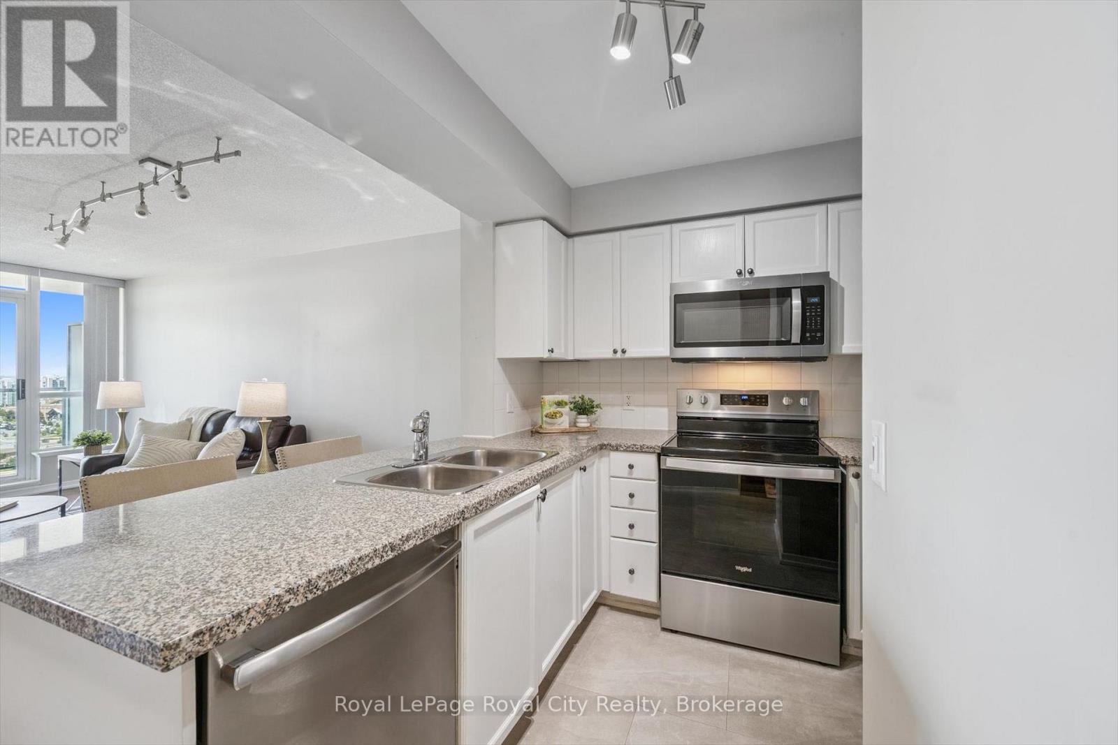 Photo 7 of 1710 4889 Kimbermount Avenue, Mississauga ON