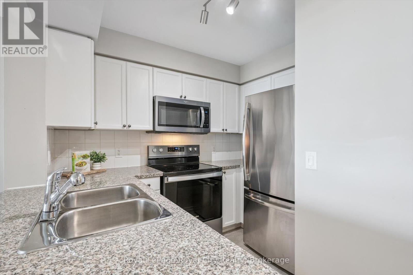 Photo 9 of 1710 4889 Kimbermount Avenue, Mississauga ON