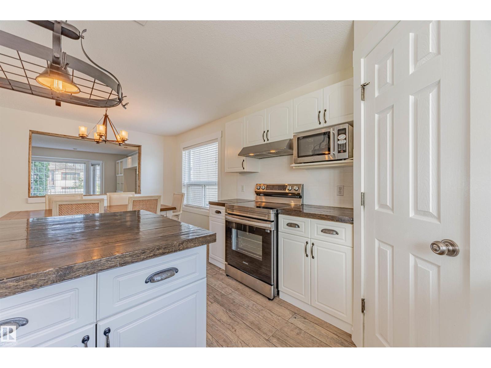 Photo 13 of 9327 103 Av Nw, Edmonton AB