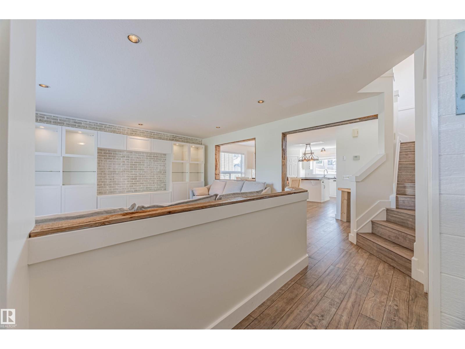 Photo 5 of 9327 103 Av Nw, Edmonton AB