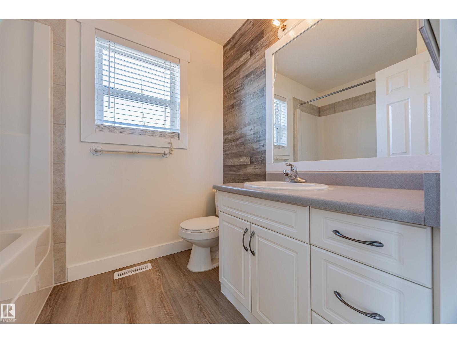 Photo 19 of 9327 103 Av Nw, Edmonton AB