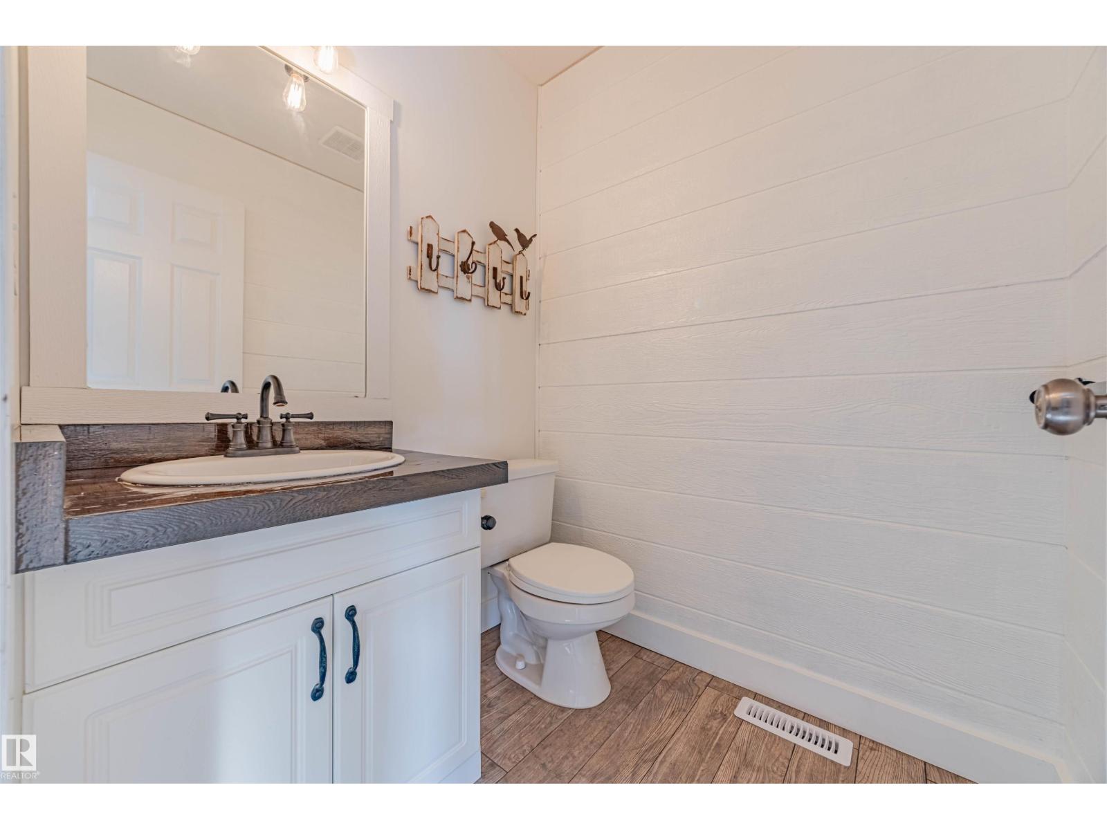 Photo 15 of 9327 103 Av Nw, Edmonton AB