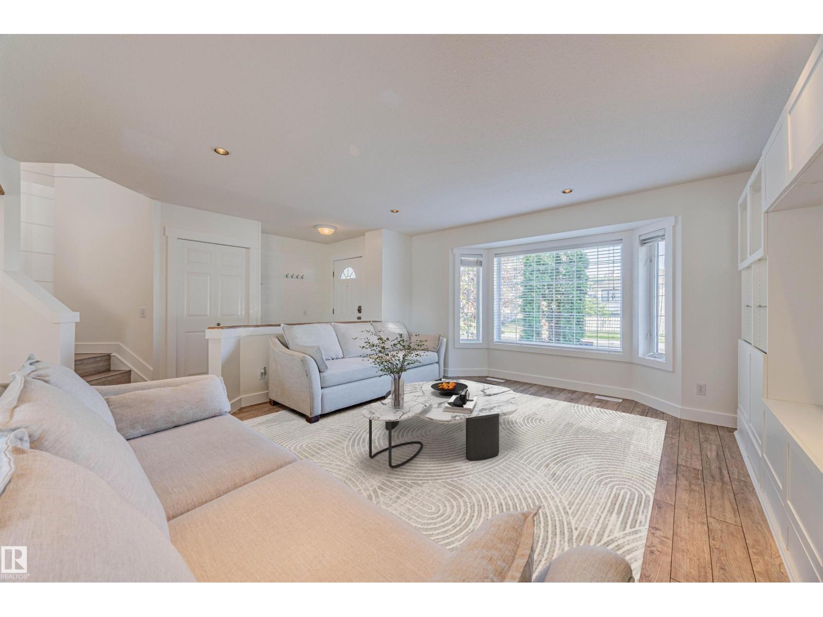 Photo 8 of 9327 103 Av Nw, Edmonton AB