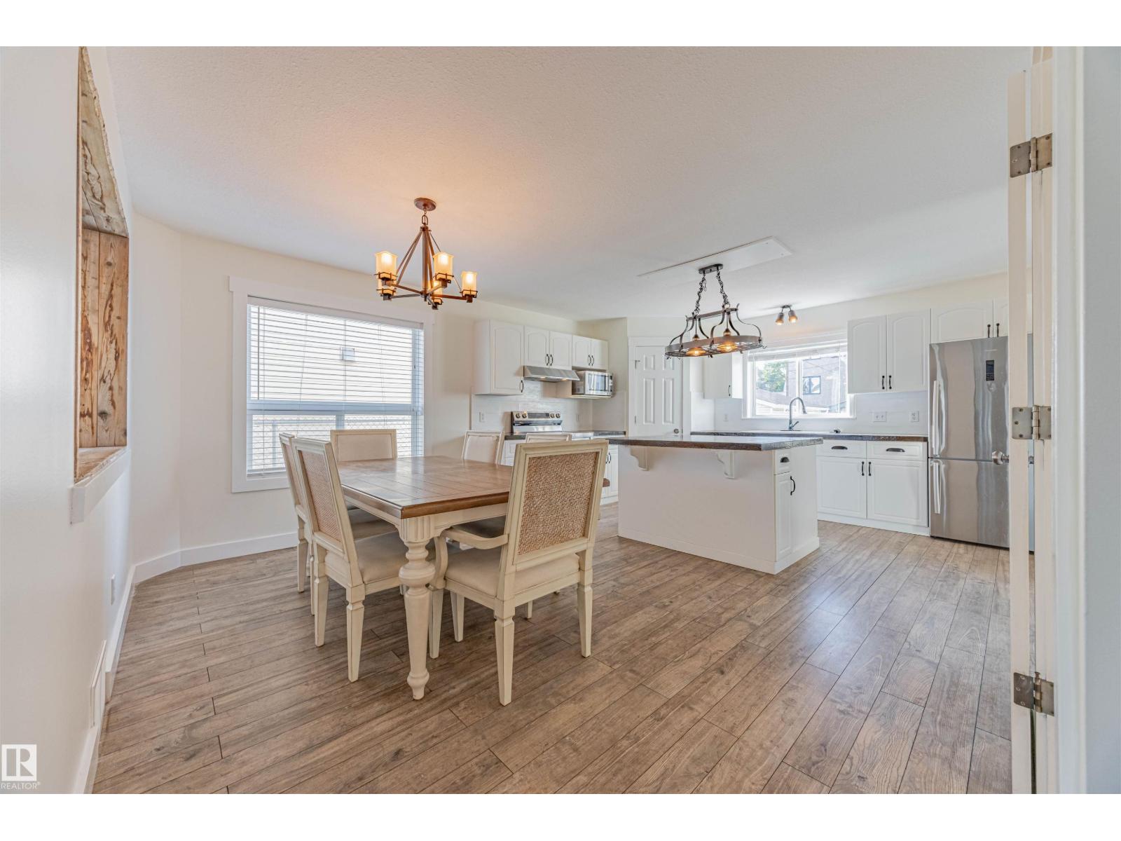 Photo 9 of 9327 103 Av Nw, Edmonton AB