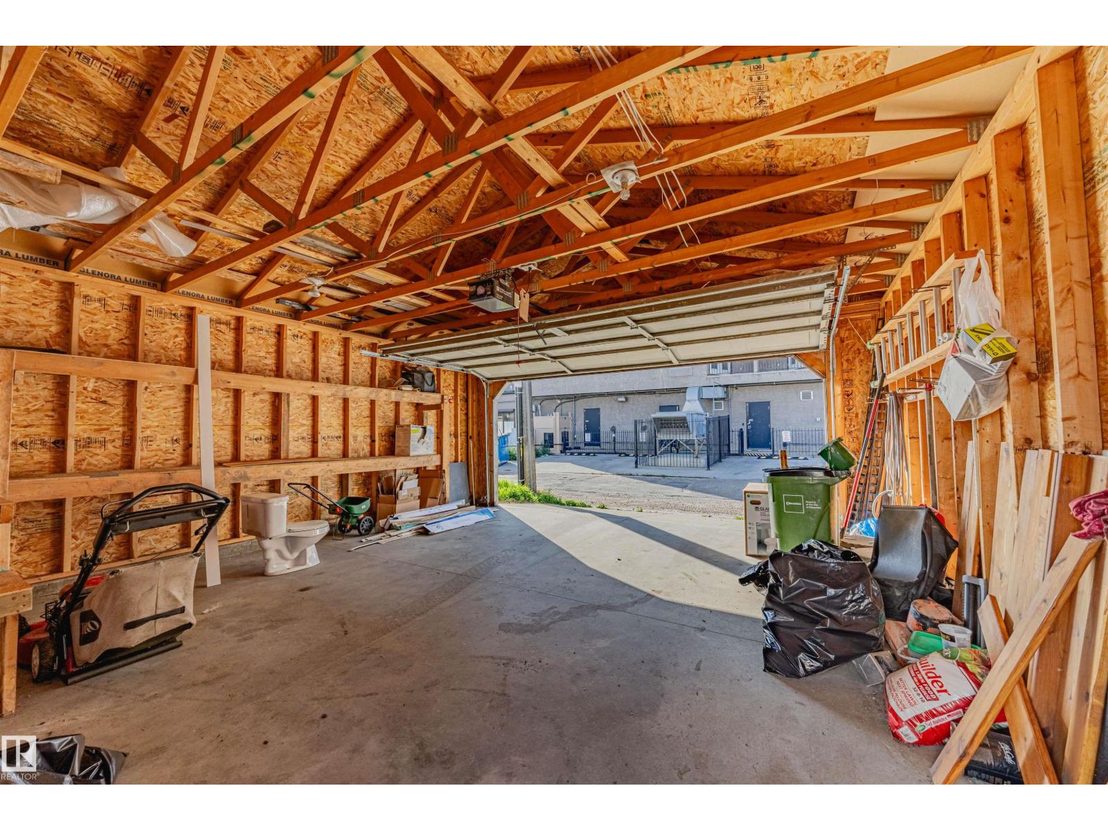 Photo 31 of 9327 103 Av Nw, Edmonton AB