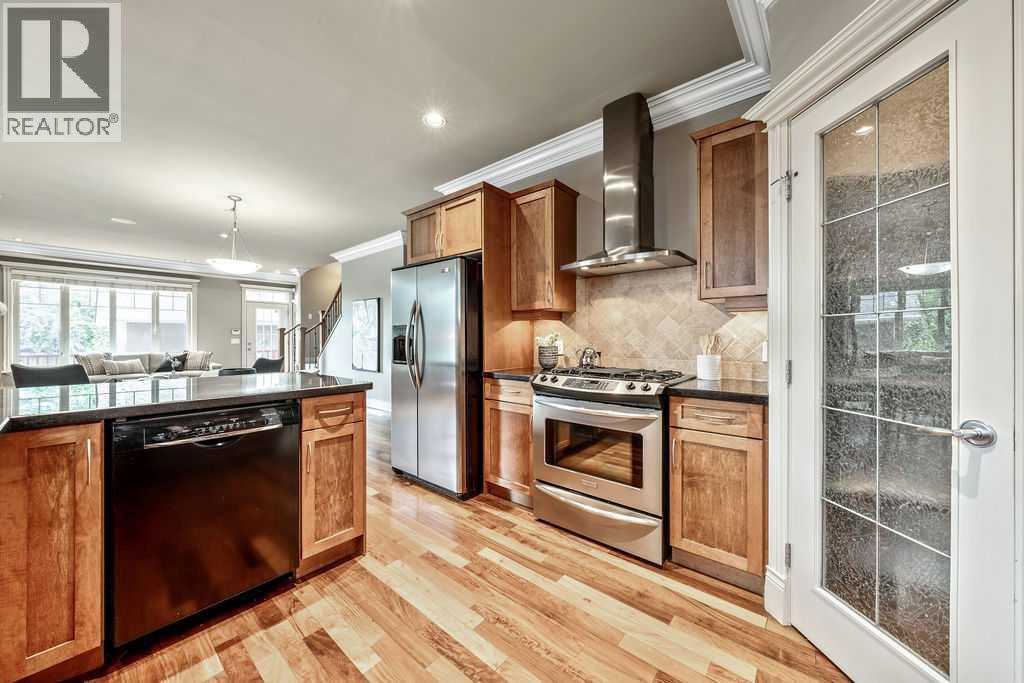 Photo 8 of 2 2411 2 Avenue Nw, Calgary AB