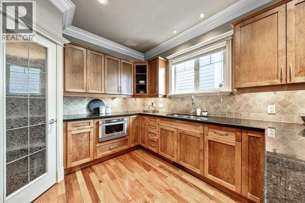 Photo 7 of 2 2411 2 Avenue Nw, Calgary AB