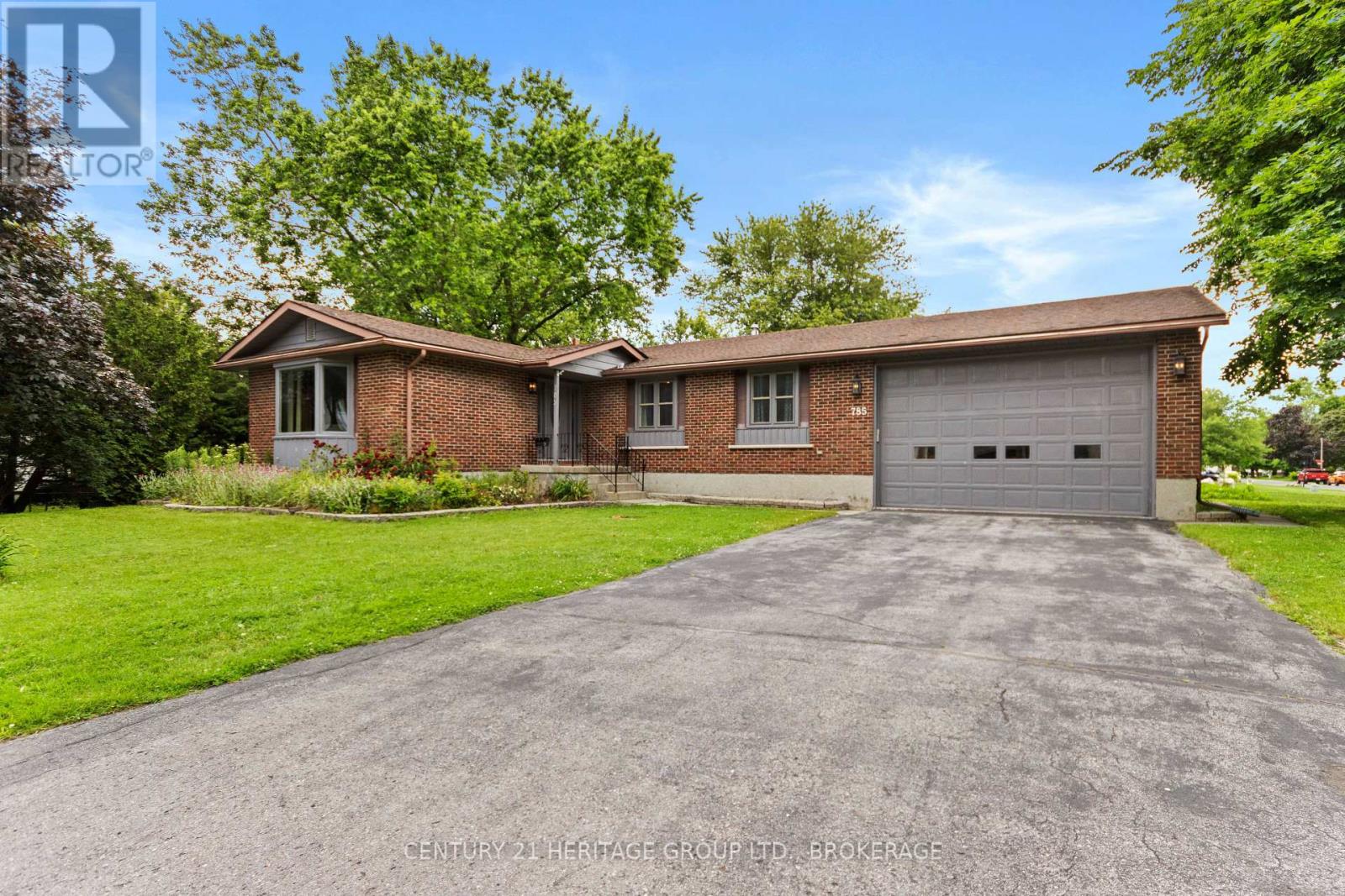785 ALLUM AVENUE - 1