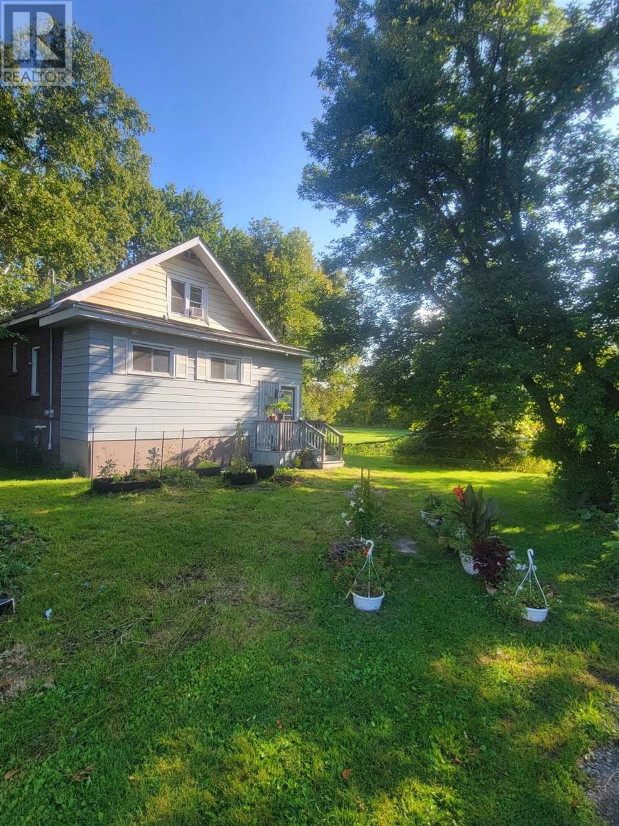 Photo 2 of 444 Laurier Ave, Sault Ste Marie ON