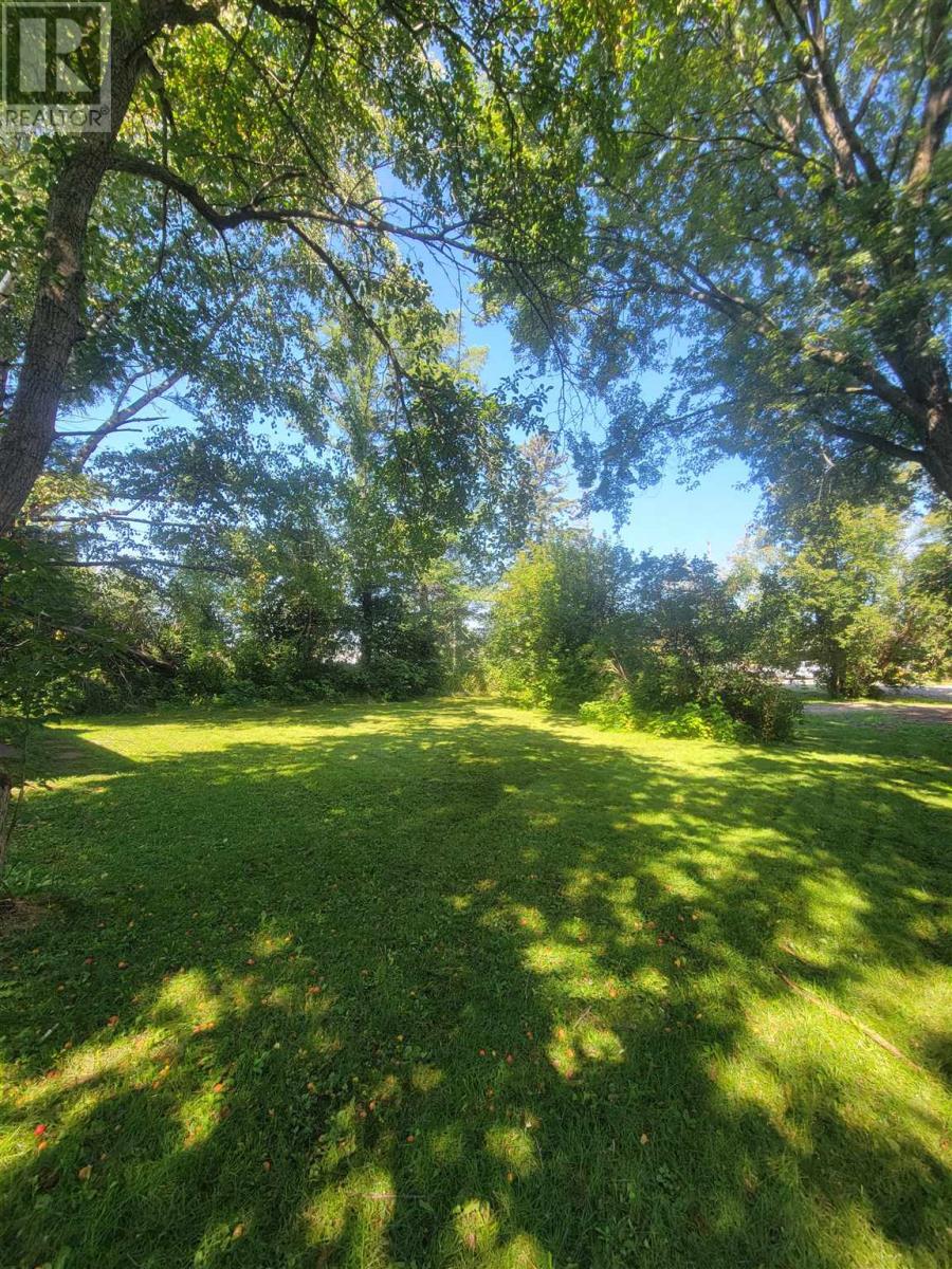 Photo 3 of 444 Laurier Ave, Sault Ste Marie ON