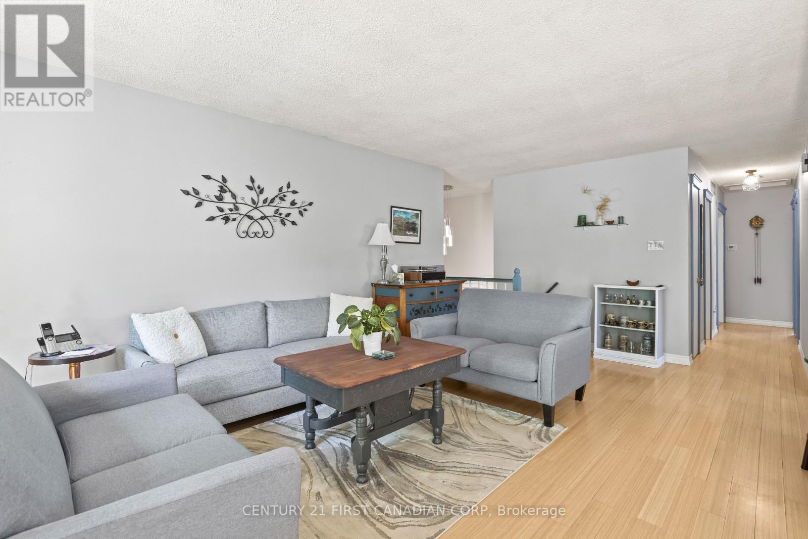 Photo 10 of 57 Tumbleweed Crescent, London South ON