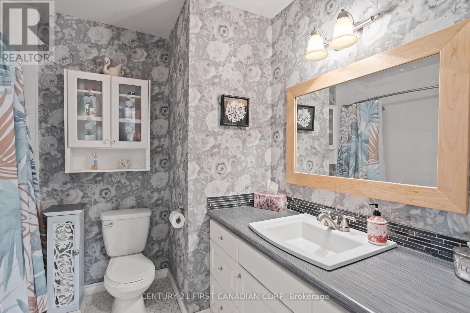 Photo 25 of 57 Tumbleweed Crescent, London South ON