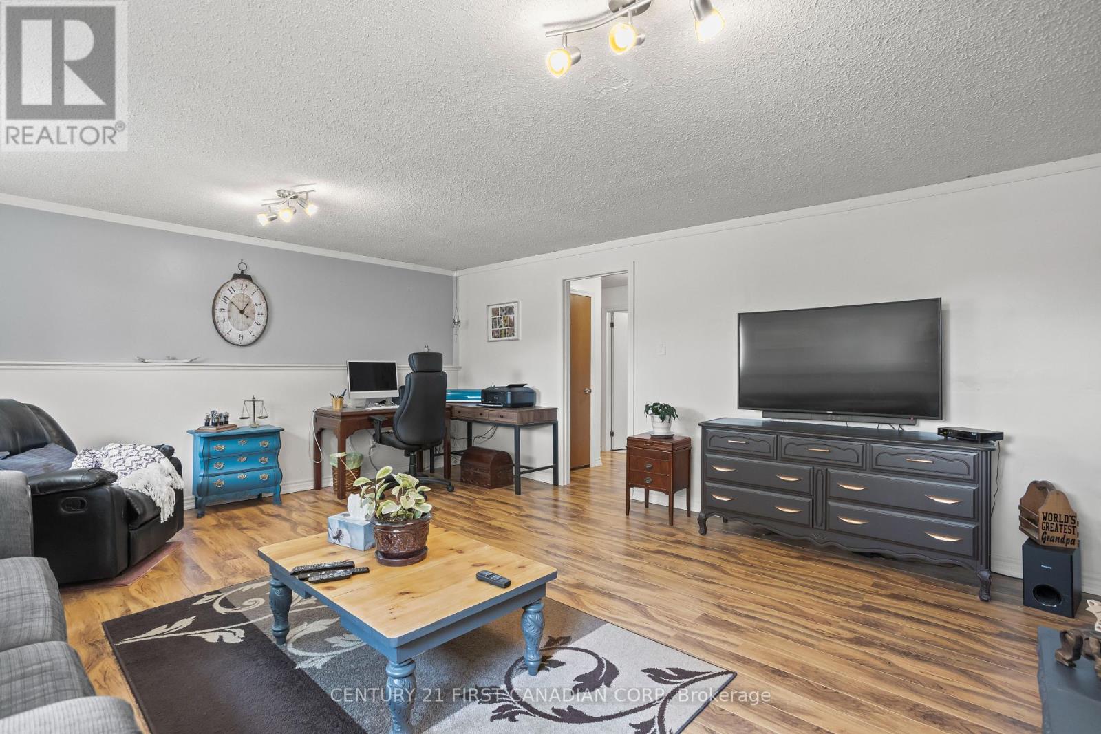 Photo 32 of 57 Tumbleweed Crescent, London South ON