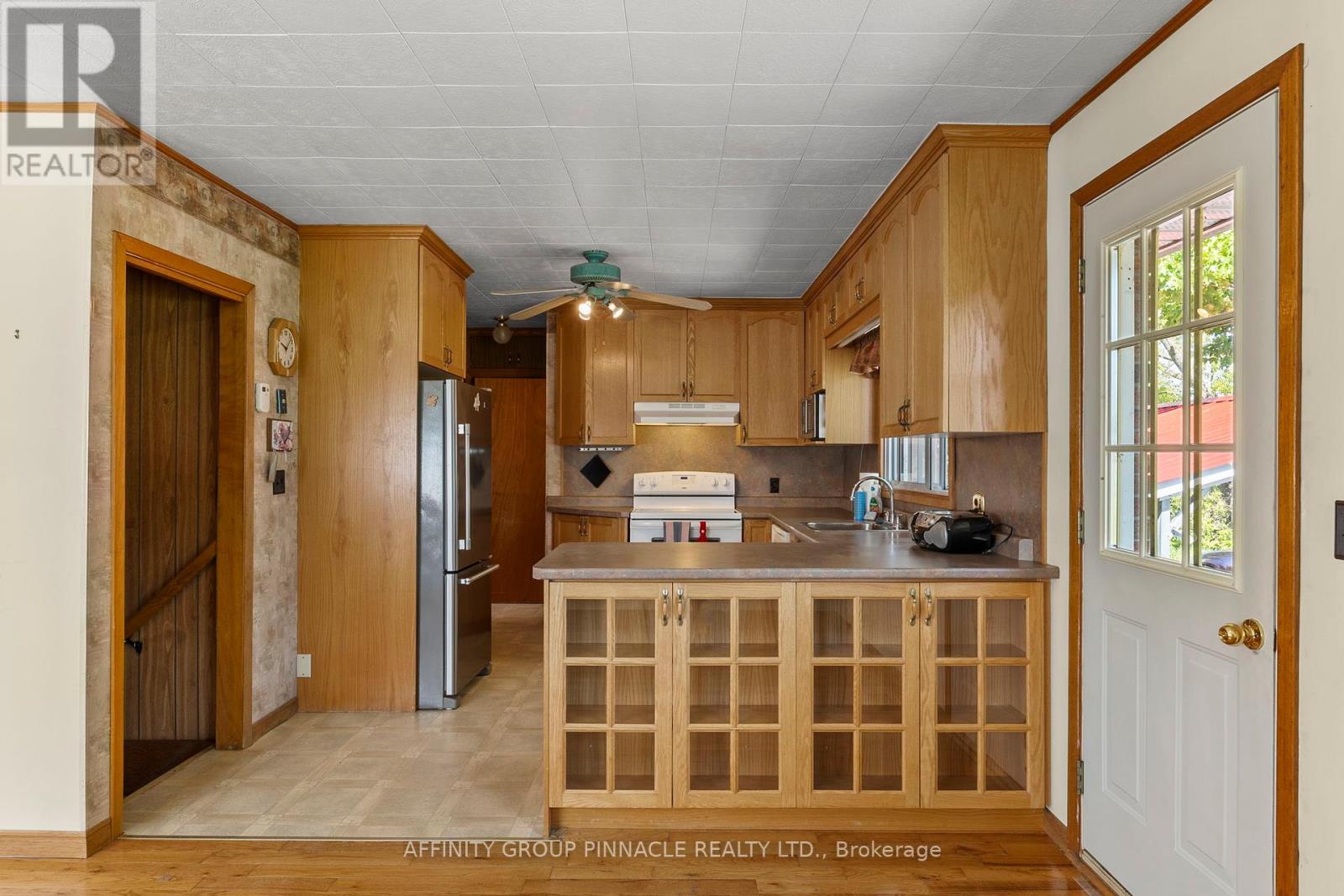 Photo 12 of 572 County Rd 8 Road, Kawartha Lakes ON