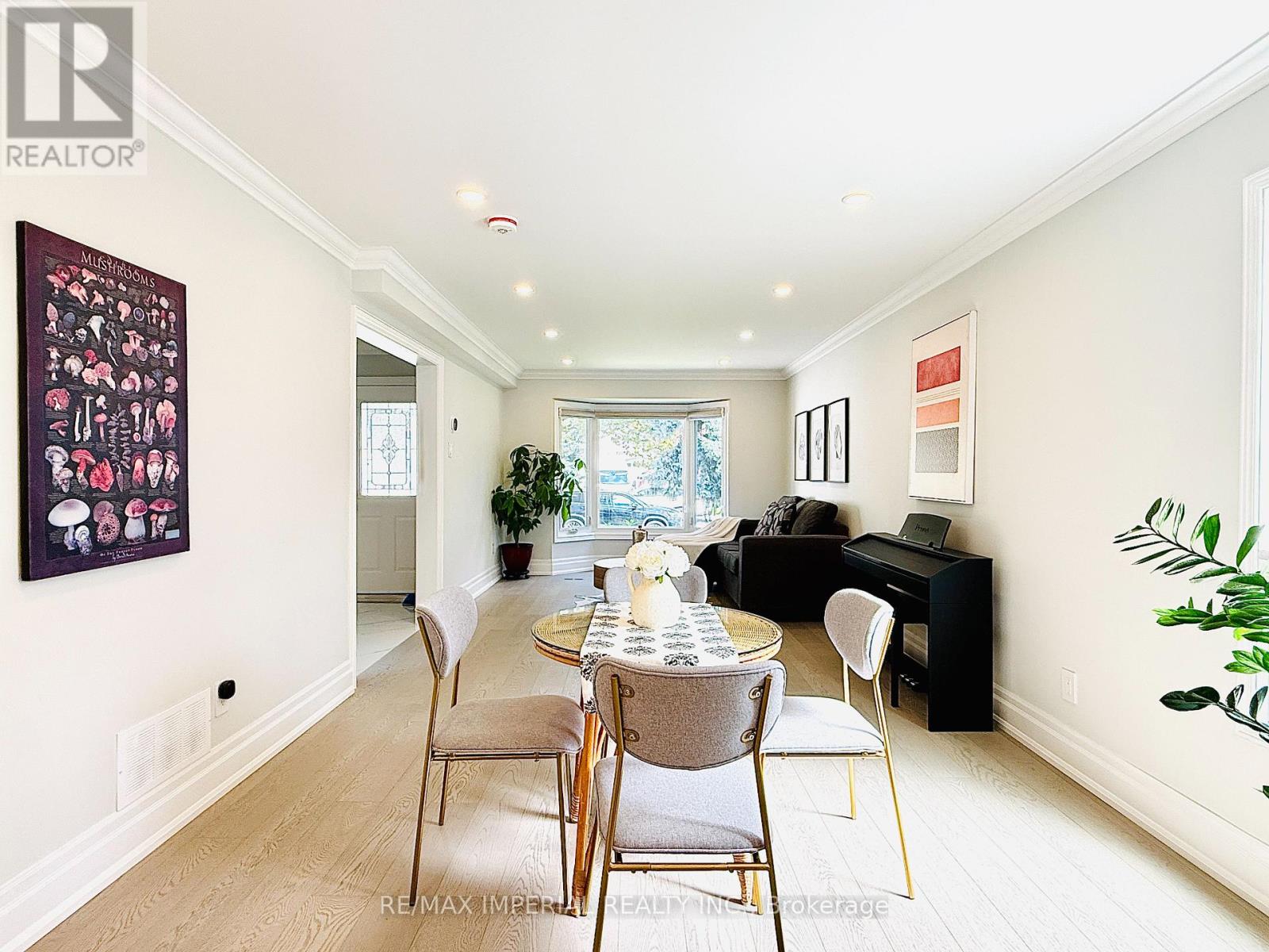 Photo 22 of 2128 Mayflower Boulevard, Oakville ON