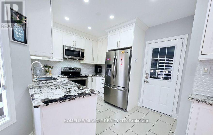 Photo 7 of 33 Atira Avenue, Brampton ON