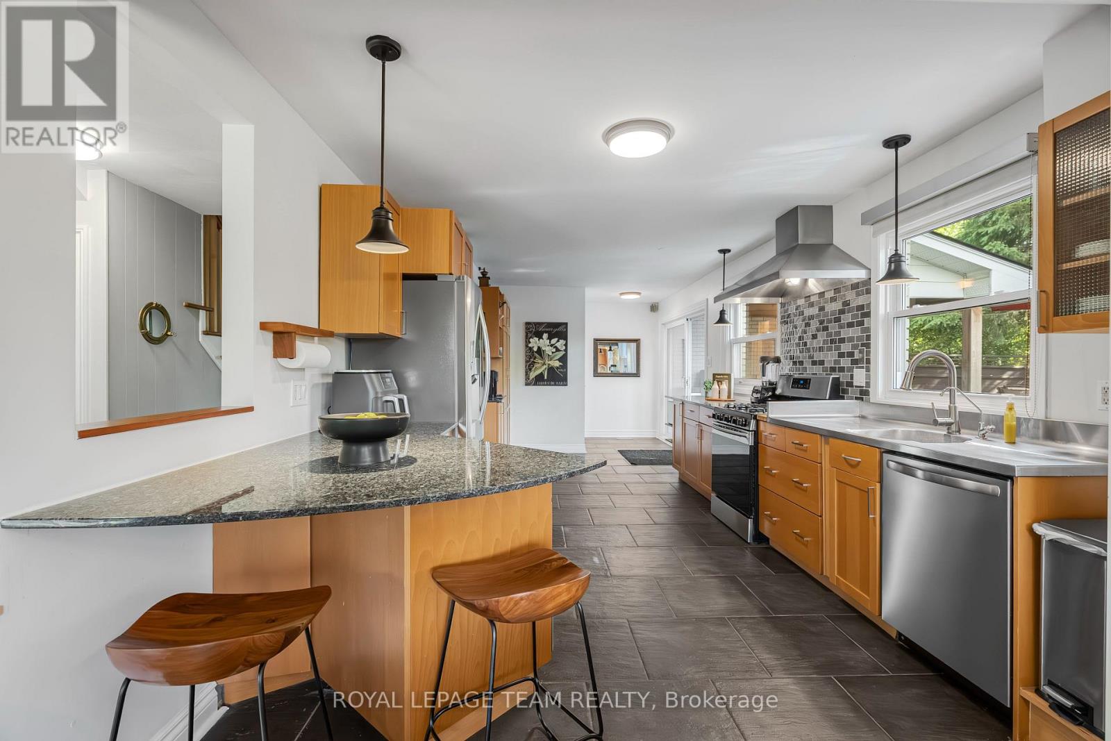 Photo 10 of 37 Promenade Avenue, Ottawa ON