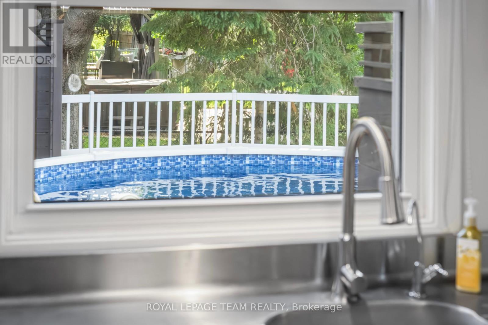 Photo 11 of 37 Promenade Avenue, Ottawa ON