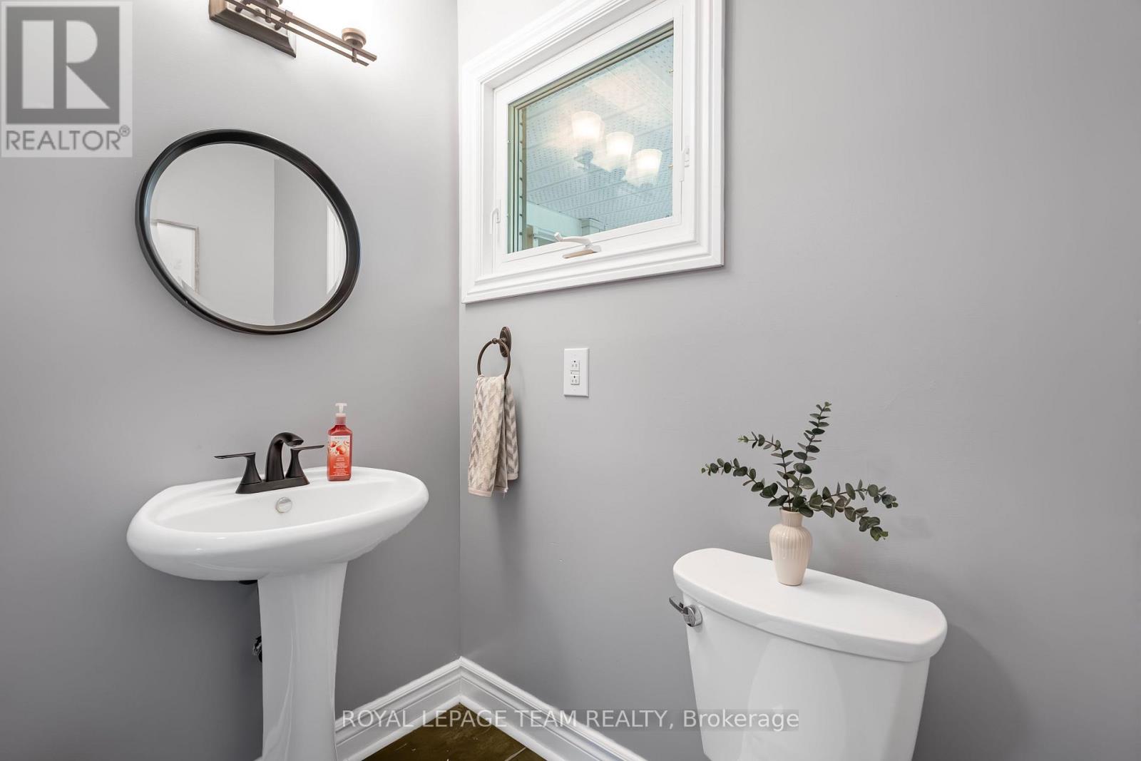 Photo 12 of 37 Promenade Avenue, Ottawa ON