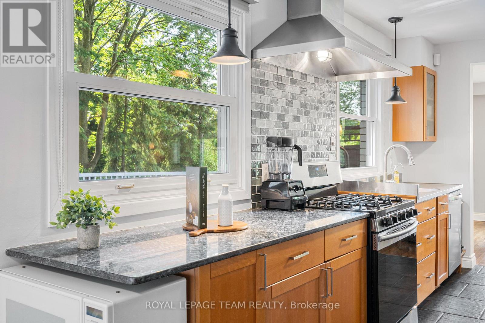 Photo 8 of 37 Promenade Avenue, Ottawa ON