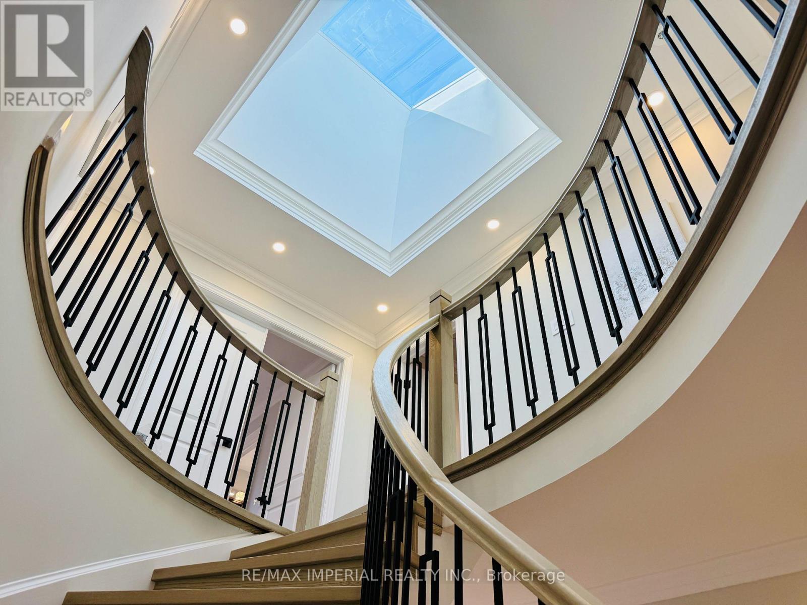 Photo 24 of 2128 Mayflower Boulevard, Oakville ON