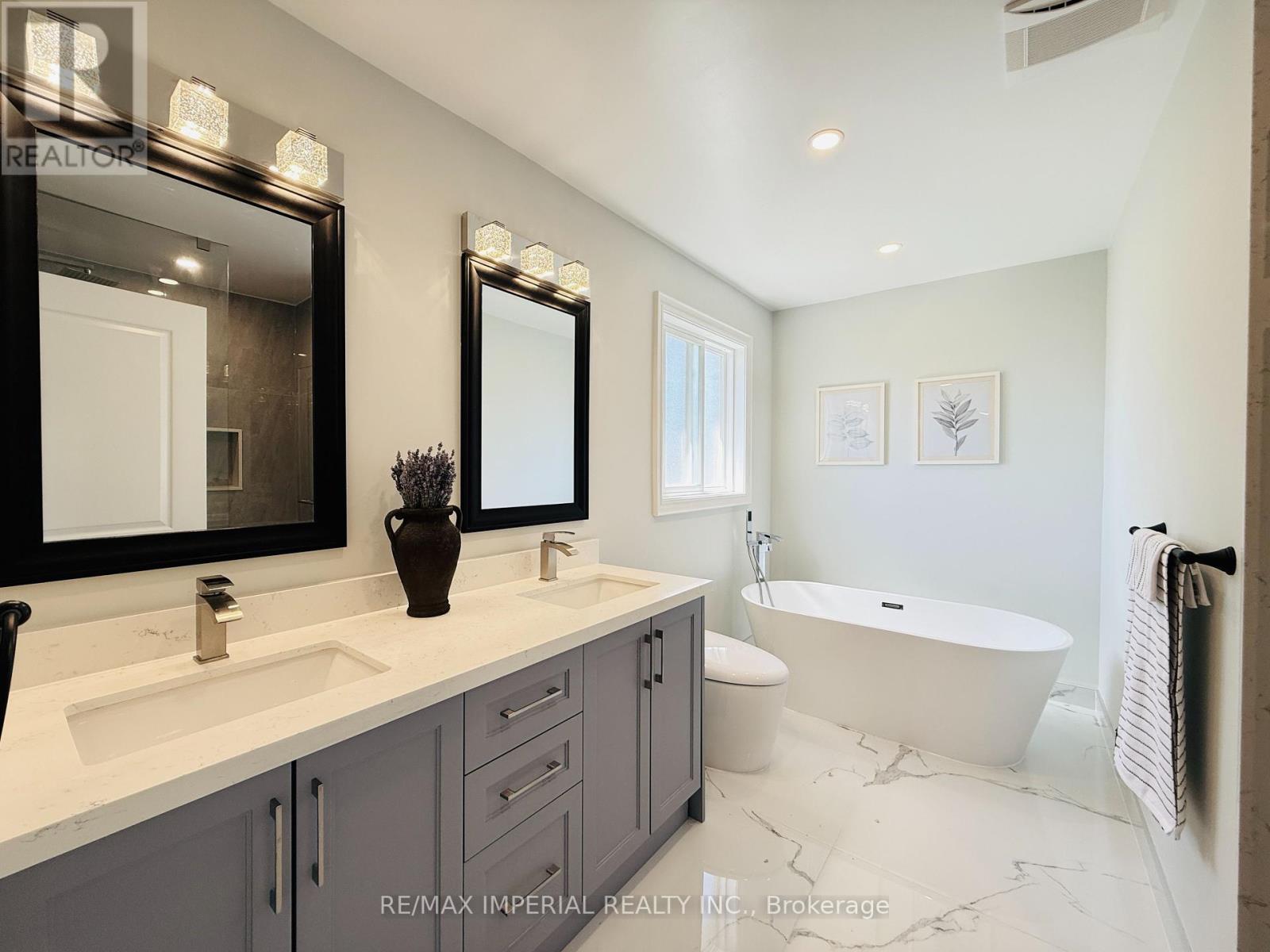 Photo 26 of 2128 Mayflower Boulevard, Oakville ON