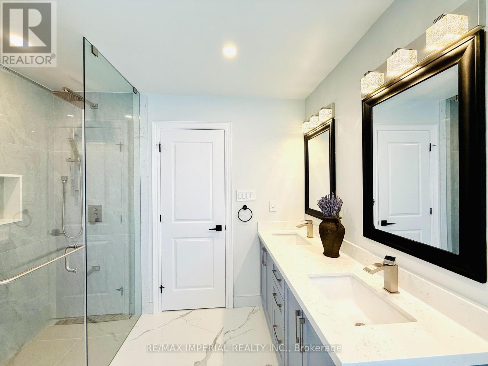 Photo 27 of 2128 Mayflower Boulevard, Oakville ON