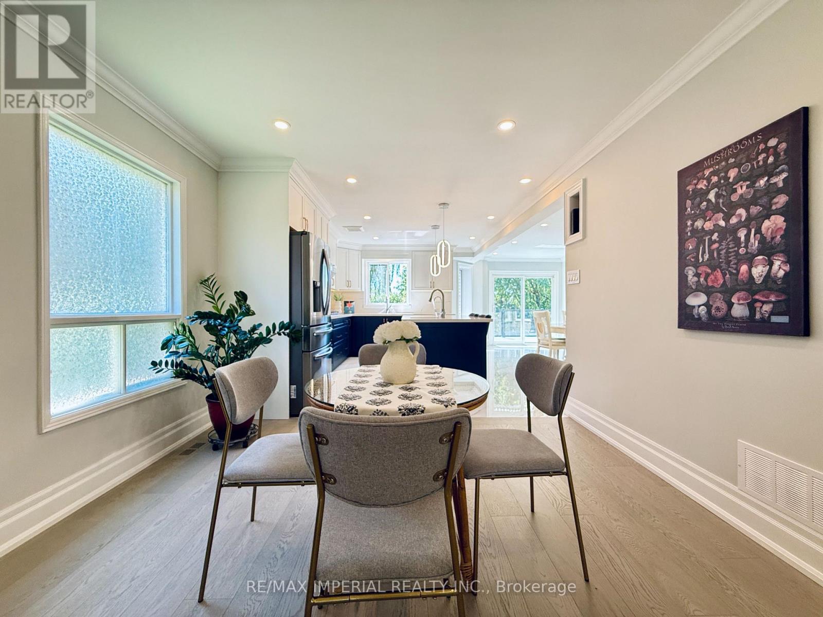 Photo 20 of 2128 Mayflower Boulevard, Oakville ON