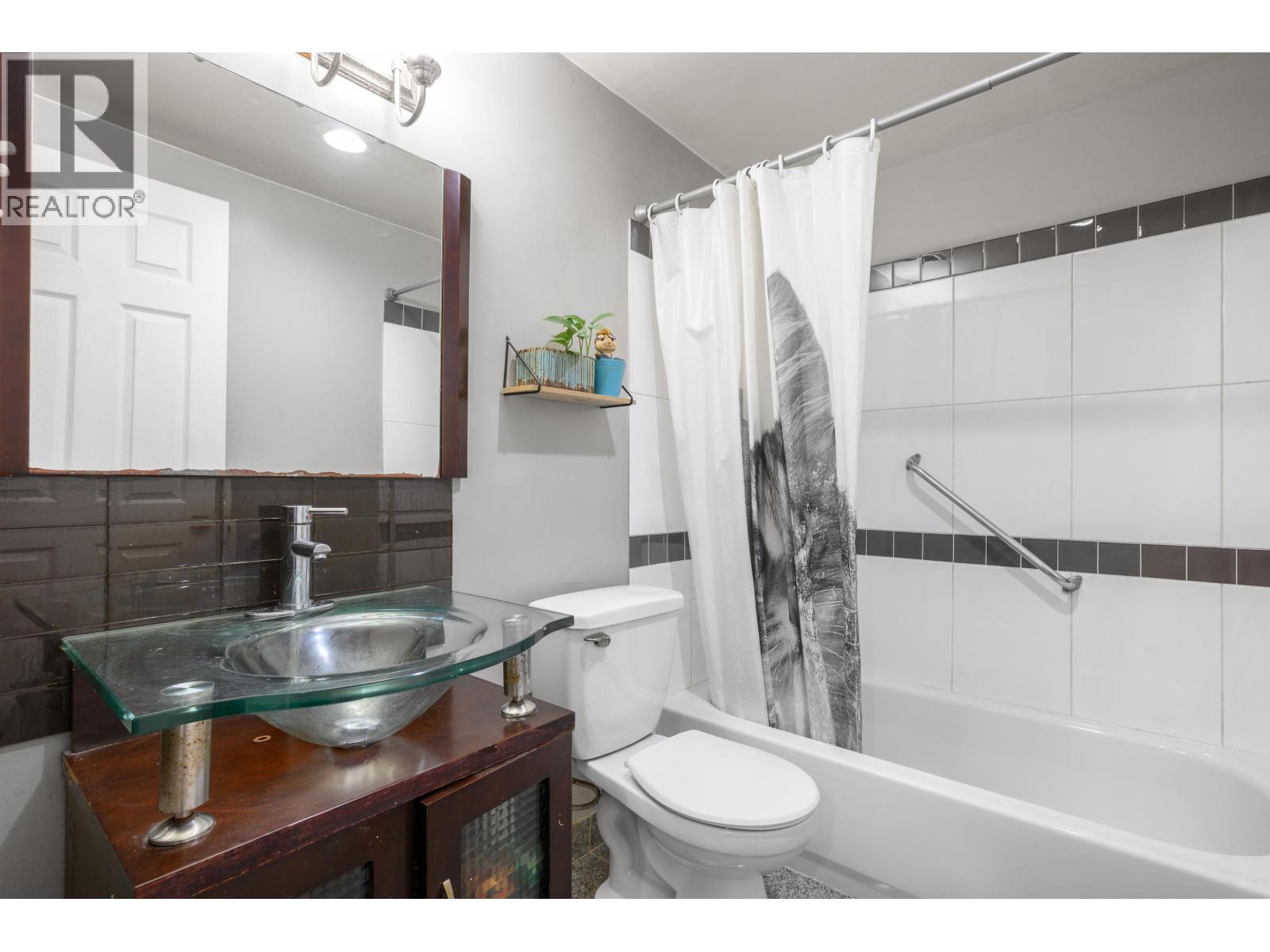 Photo 16 of 110 175 E 4th Street, North Vancouver BC