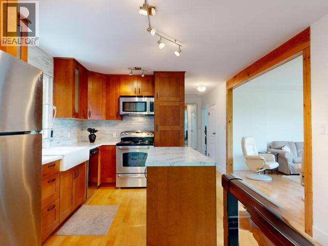 2389 WALL STREET, Texada Island