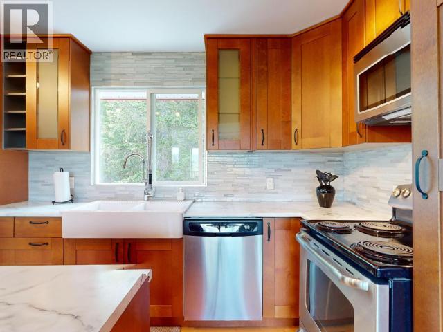 2389 WALL STREET, Texada Island