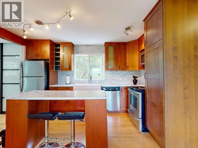 2389 WALL STREET, Texada Island