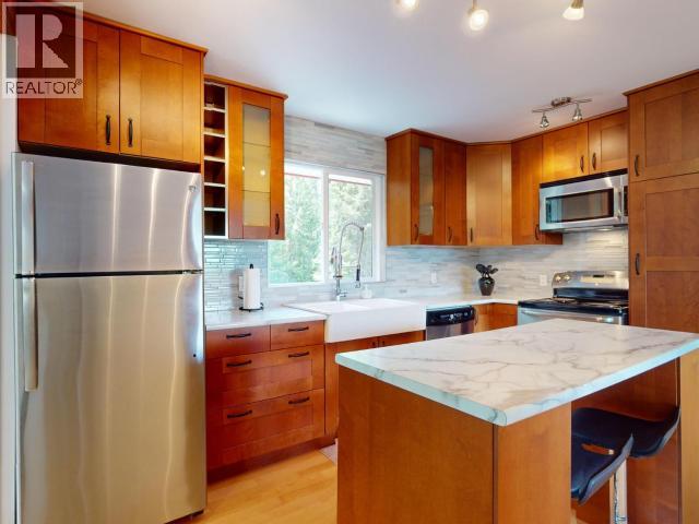 2389 WALL STREET, Texada Island