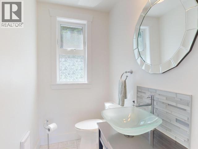 2389 WALL STREET, Texada Island