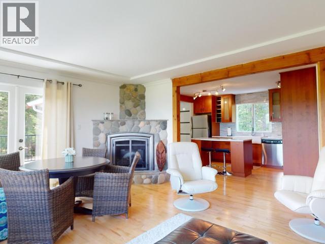 2389 WALL STREET, Texada Island