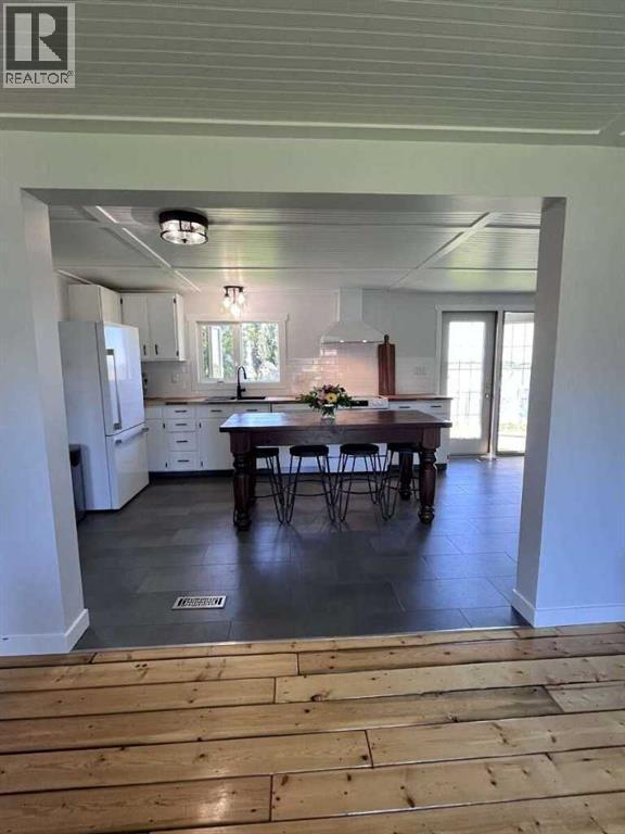 Photo 6 of 5323 2 A Street E, Claresholm AB