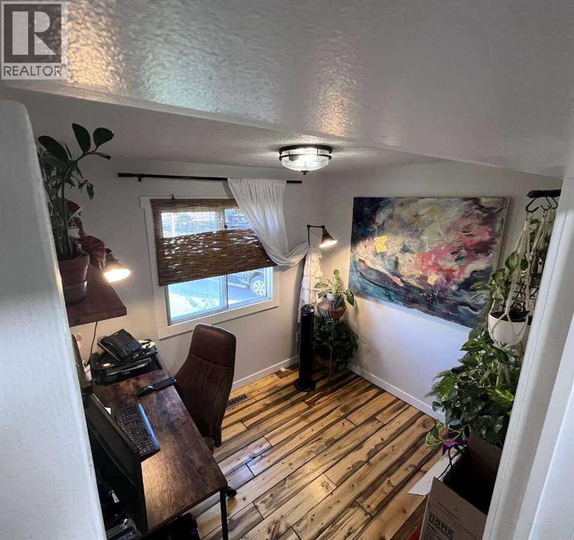 Photo 11 of 5323 2 A Street E, Claresholm AB