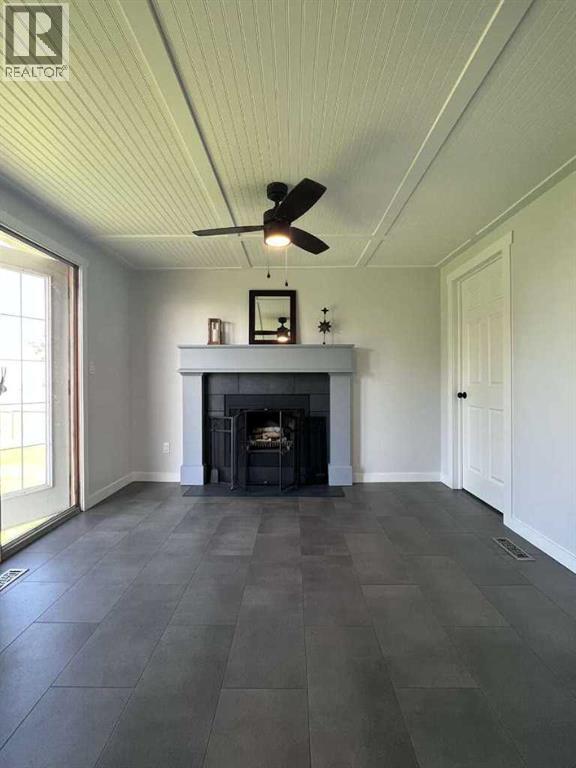 Photo 4 of 5323 2 A Street E, Claresholm AB