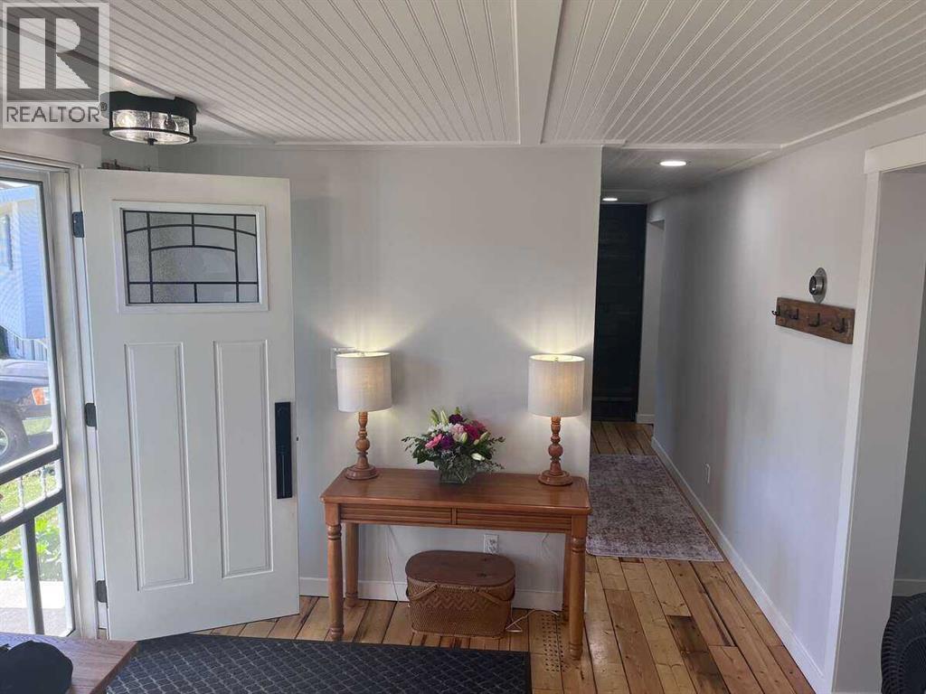 Photo 8 of 5323 2 A Street E, Claresholm AB