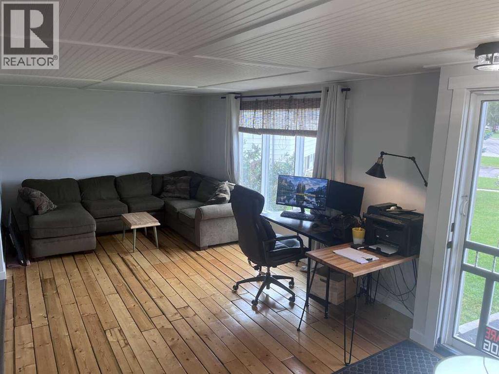 Photo 5 of 5323 2 A Street E, Claresholm AB