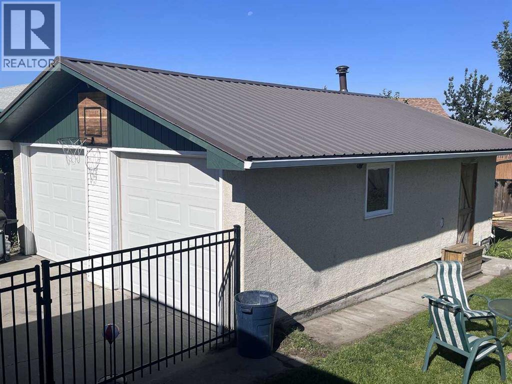 Photo 27 of 5323 2 A Street E, Claresholm AB