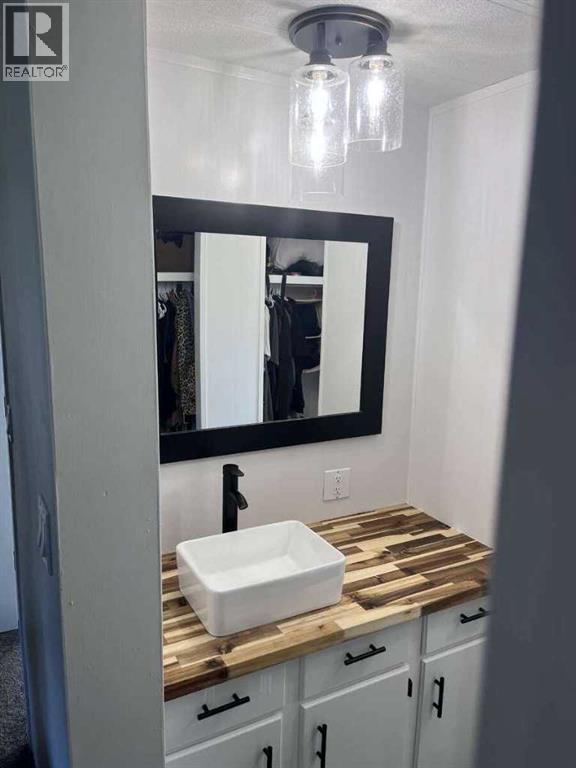 Photo 21 of 5323 2 A Street E, Claresholm AB