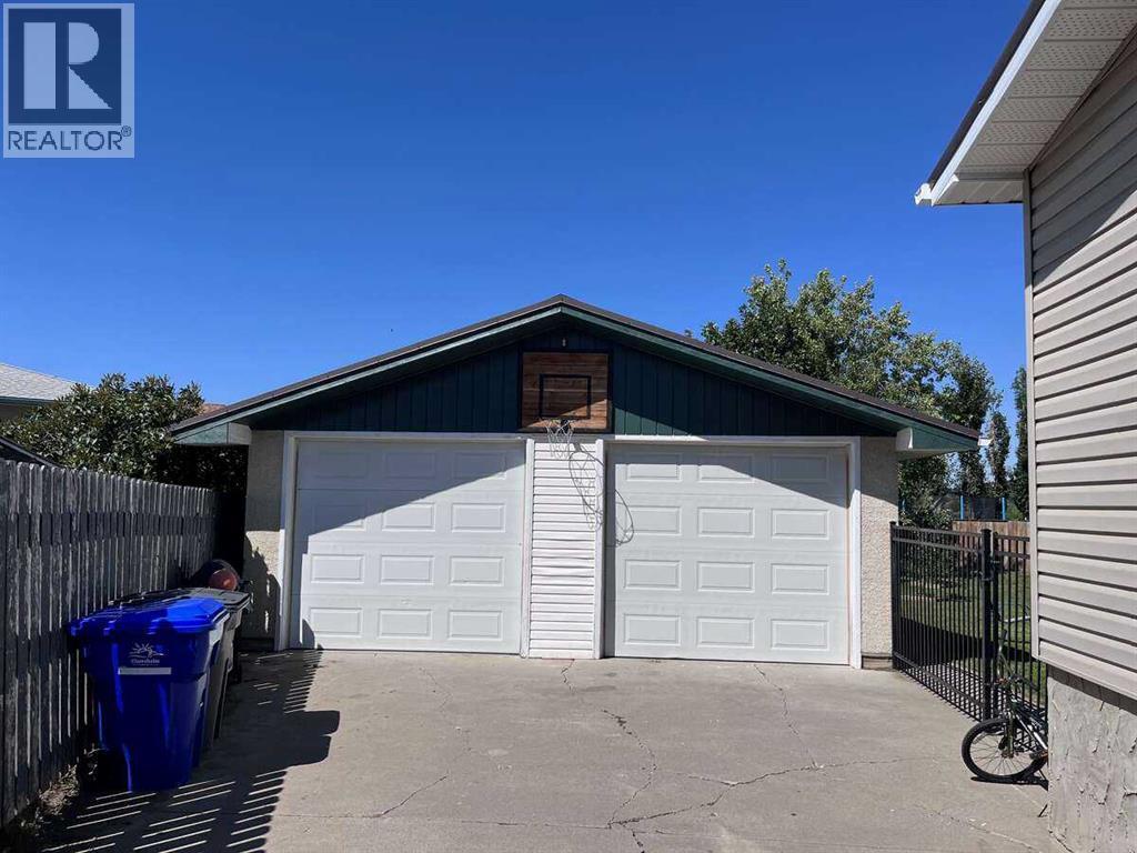 Photo 26 of 5323 2 A Street E, Claresholm AB