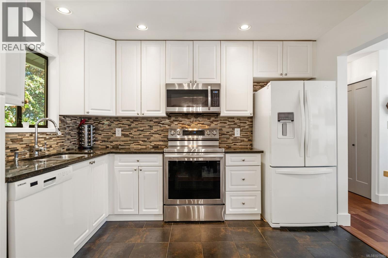 Photo 8 of 846 Cecil Blogg Dr, Colwood BC